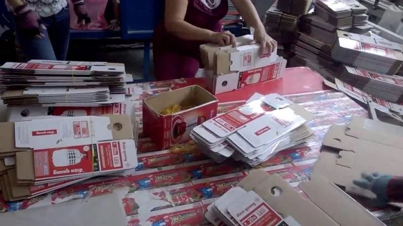 Dán hộp giấy đựng hoa quả tại Đà Lạt