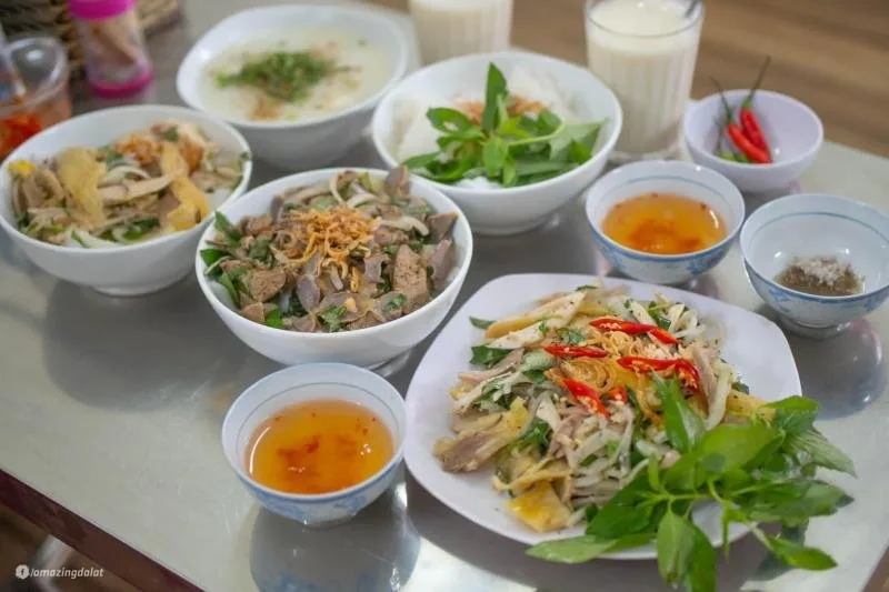 Top 10 Địa điểm thưởng thức bánh ướt lòng gà ngon ngất ngây tại TP. Đà Lạt, Lâm Đồng – Review & Đặt Chỗ 2026