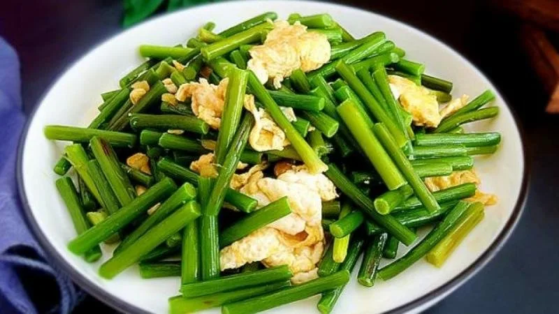 Ngồng tỏi xào trứng tại Đà Lạt