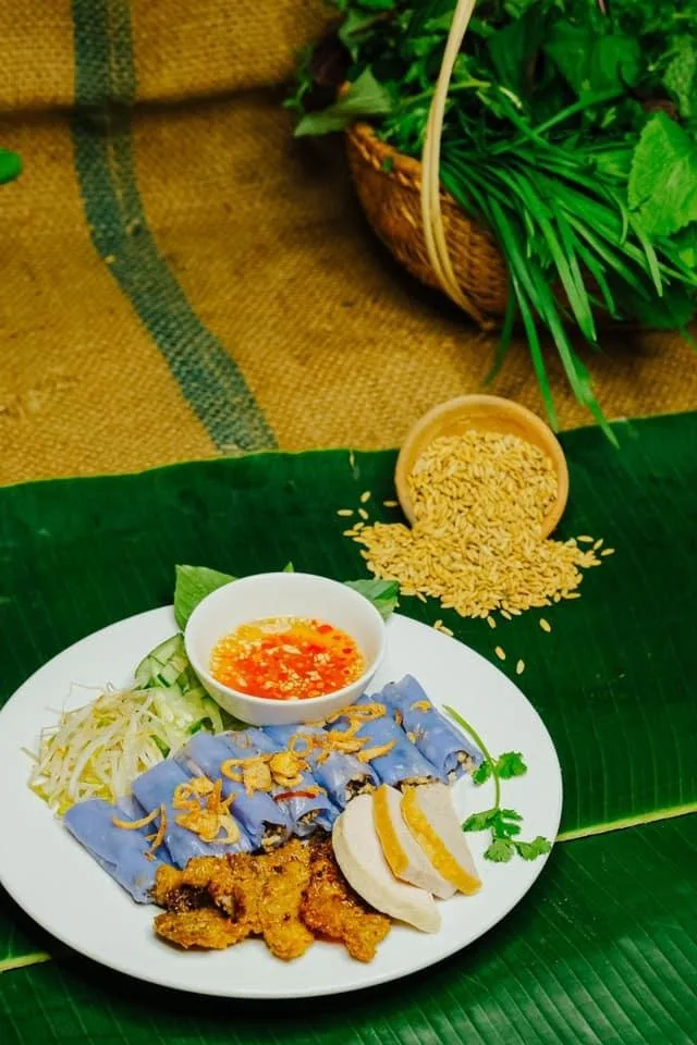Hương Quê Quán - Gà Nướng Cơm Lam tại Đà Lạt