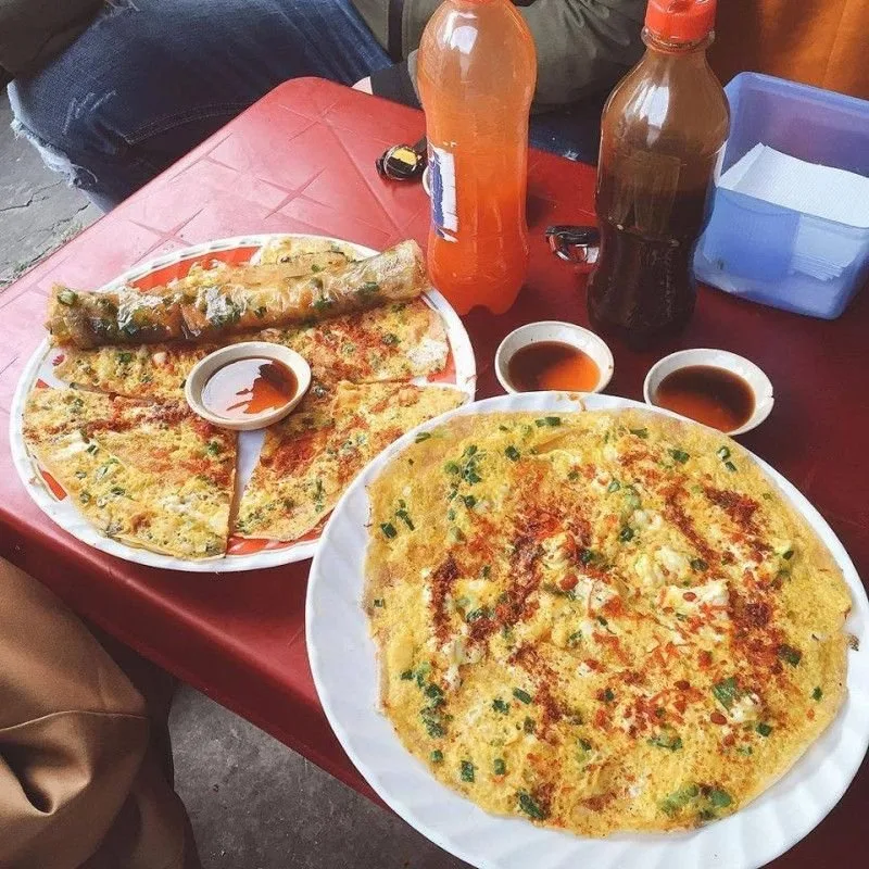 Bánh tráng nướng Cô Hoa tại Đà Lạt