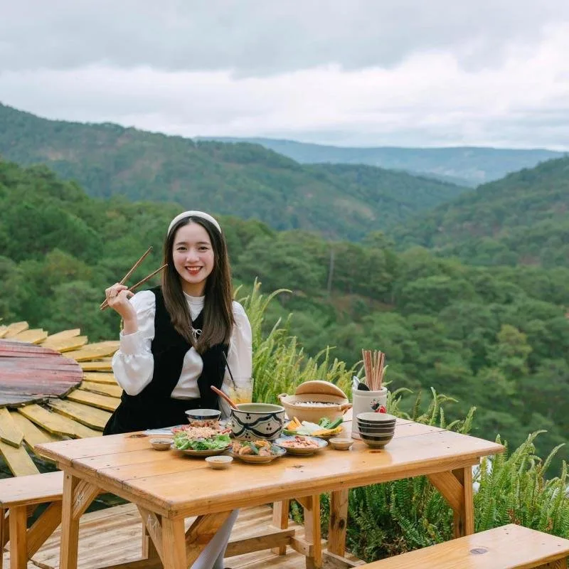 Tiệm Cơm Bên Đồi Thông tại Đà Lạt