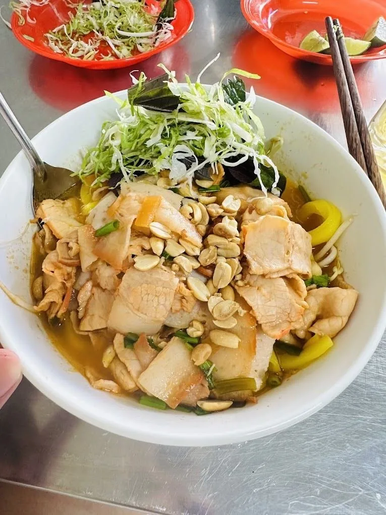 Mì Quảng - Bún Riêu Cô Nguyệt tại Đà Lạt