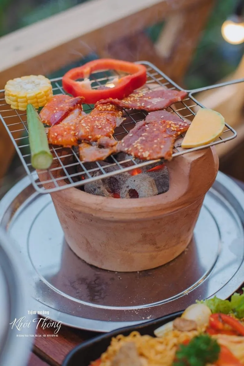 Tiệm nướng Khói Thông tại Đà Lạt