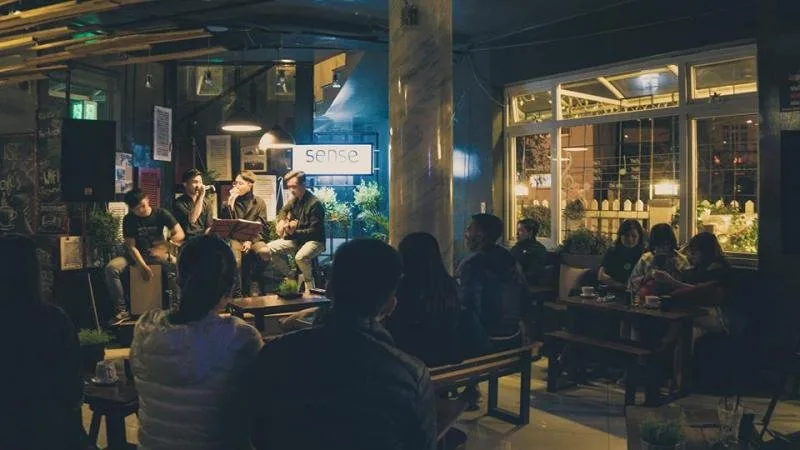 Top 14 Quán cafe, quán rượu nghe nhạc Acoustic lãng mạn nhất tại Đà Lạt – Review & Đặt Chỗ 2026