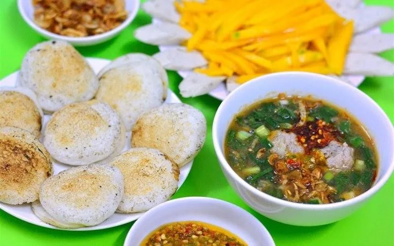 Bánh căn tại Đà Lạt