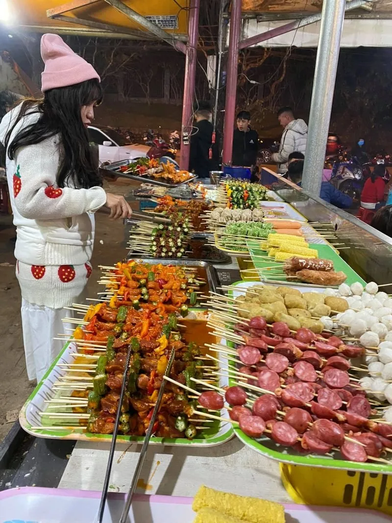 Top 6 Địa điểm ăn xiên que ngon hấp dẫn du khách nhất tại Đà Lạt – Review & Đặt Chỗ 2026