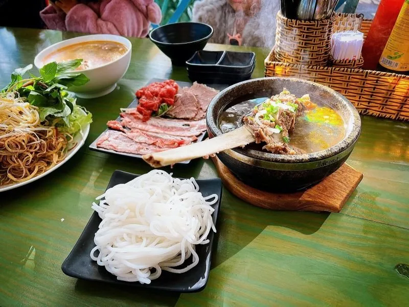 Bún Bò Thố Đá Hoa Dó tại Đà Lạt