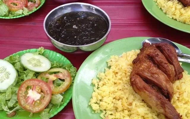 Cơm Gà Xối Mỡ Như Ý tại Đà Lạt