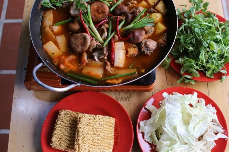 Top 8 Địa chỉ ăn lẩu gà ngon nhất TP. Đà Lạt, Lâm Đồng – Review & Đặt Chỗ 2026