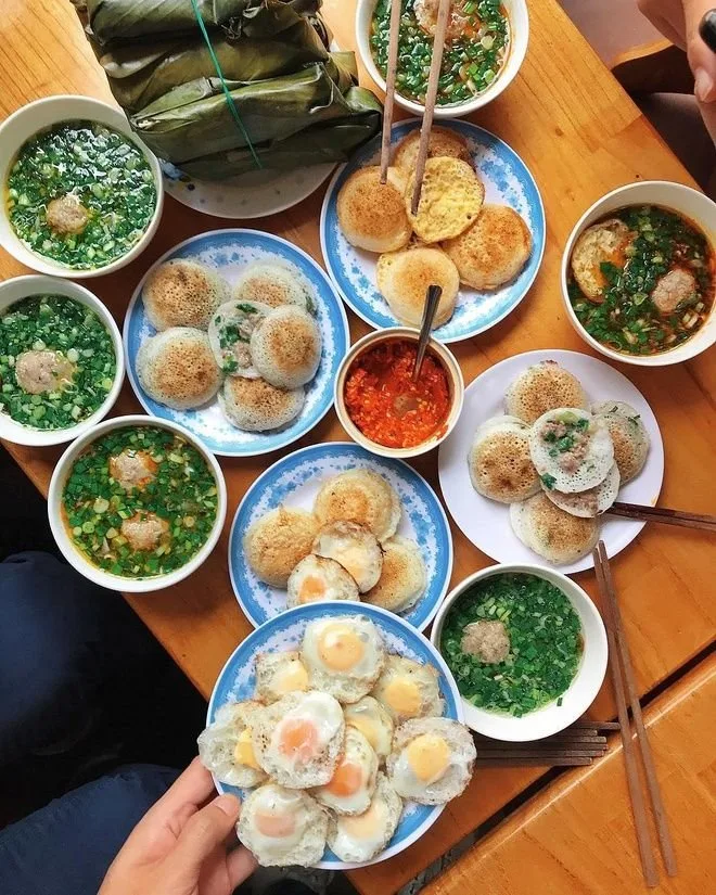 Ăn bánh căn Đà Lạt tại Đà Lạt