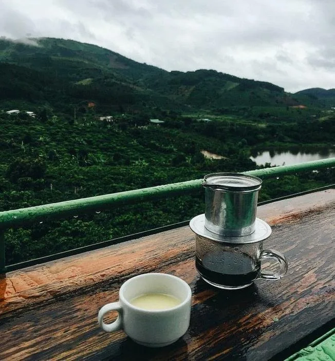 Thưởng thức cafe tại Đà Lạt