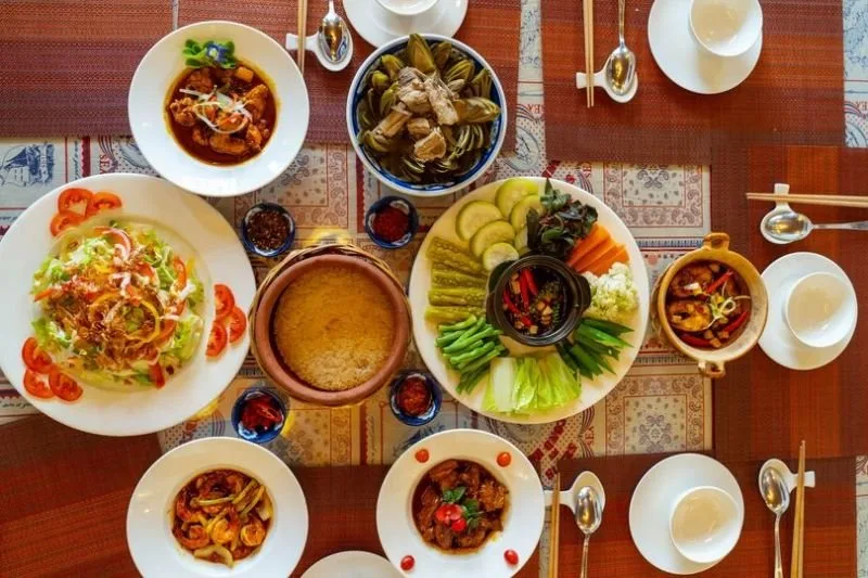 Top 8 Quán cơm lam gà nướng ngon nhất Đà Lạt – Review & Đặt Chỗ 2026