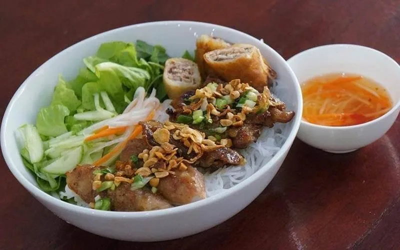 Bánh Ướt Lòng, Gà & Xôi, Mì Quảng, Thịt Nướng Cô Nga tại Đà Lạt