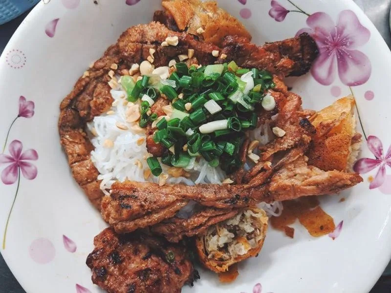 Bánh Ướt Lòng, Gà & Xôi, Mì Quảng, Thịt Nướng Cô Nga tại Đà Lạt